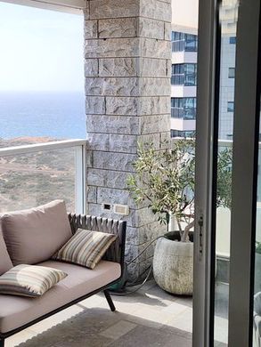 Apartment / Etagenwohnung in Netanja, Central District