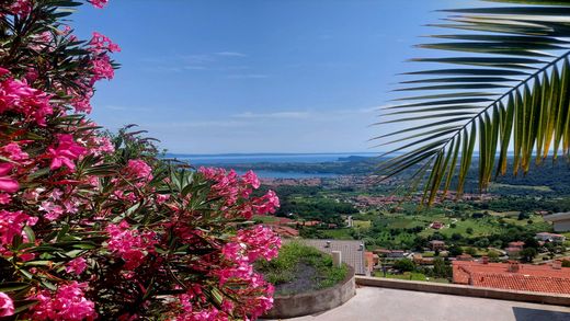 Villa en Villanuova sul Clisi, Provincia di Brescia