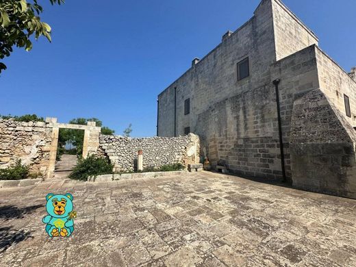 Köy evi Otranto, Lecce ilçesinde