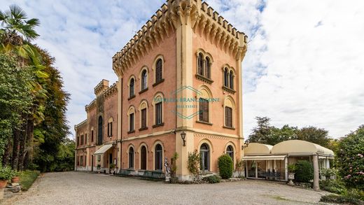 Herrenhaus in Lesa, Provincia di Novara