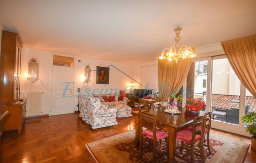 Apartment / Etagenwohnung in Iseo, Provincia di Brescia