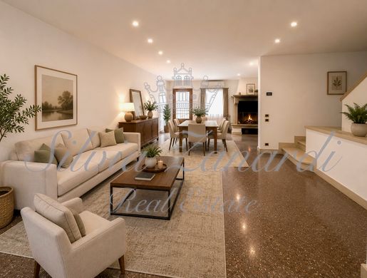 Apartment / Etagenwohnung in Padua, Venetien