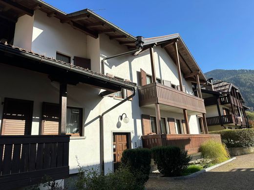 아파트 / Pinzolo, Provincia autonoma di Trento