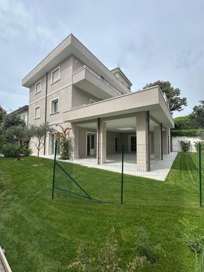 Palacio en Forte dei Marmi, Lucca