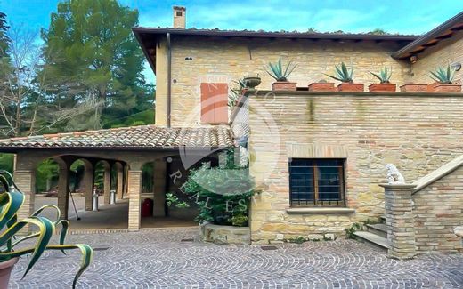 Köy evi Pesaro, Pesaro e Urbino ilçesinde
