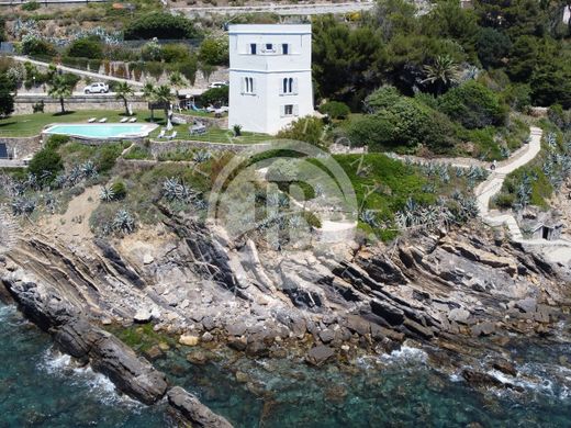 Villa a Cipressa, Imperia