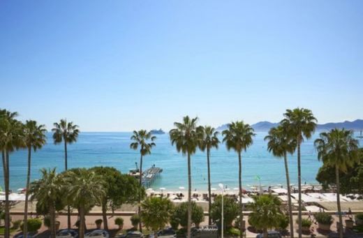 Apartment / Etagenwohnung in Cannes, Alpes-Maritimes