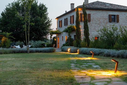 Villa Pesaro, Pesaro e Urbino ilçesinde