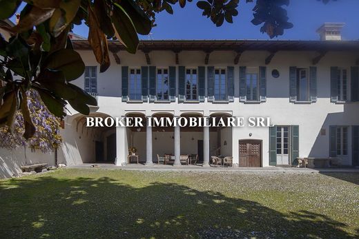 Villa a Azzate, Varese