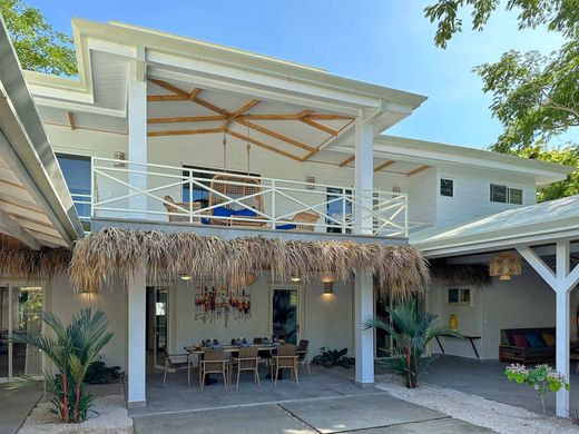 Luxury home in Tamarindo, Santa Cruz