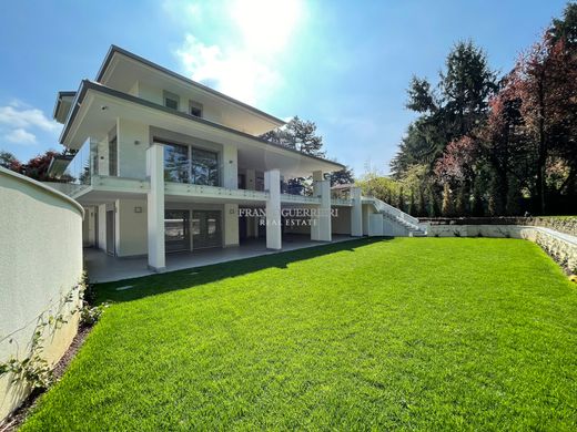 Вилла, Casatenovo, Provincia di Lecco