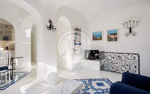 Apartment in Capri, Naples