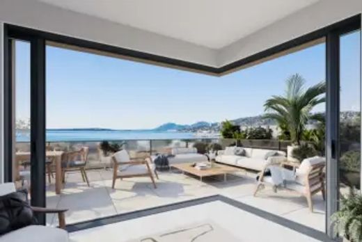 Apartment / Etagenwohnung in Antibes, Alpes-Maritimes