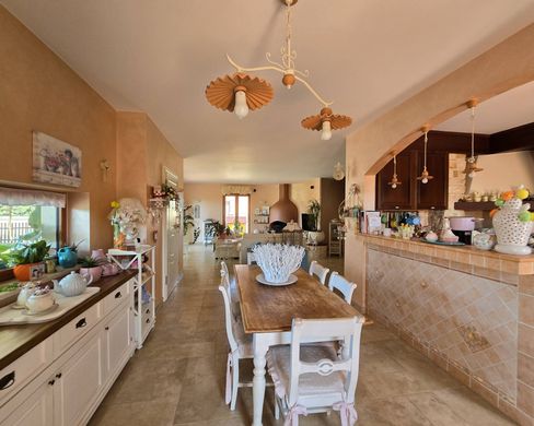 Villa a Monopoli, Bari