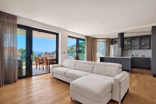 Apartment / Etagenwohnung in Opatija, Grad Opatija