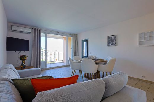 Apartment / Etagenwohnung in Saint-Tropez, Var