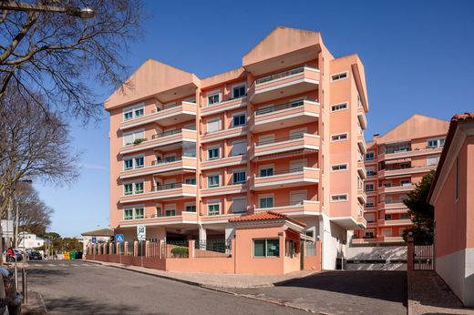 Apartment / Etagenwohnung in Carcavelos e Parede, Cascais