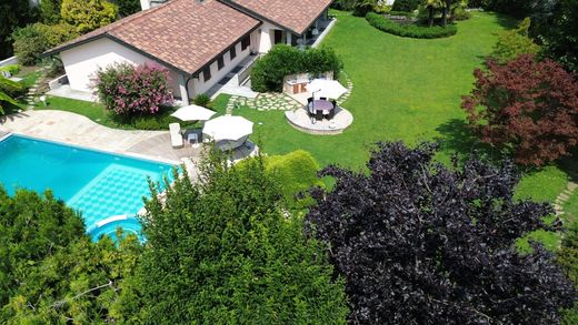 Villa en Calco, Provincia di Lecco