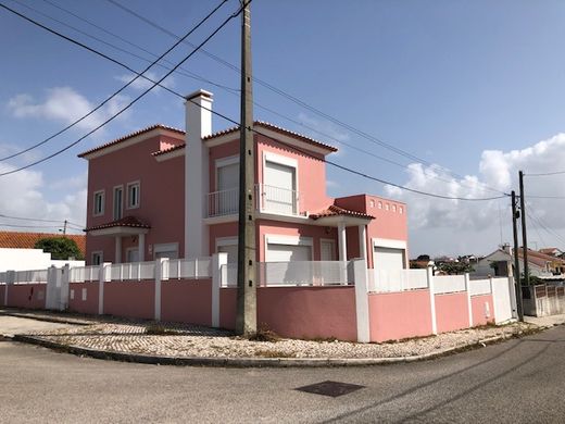Terraced house in Sobreda, Almada