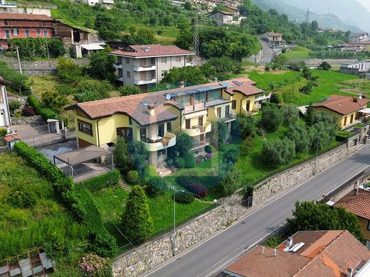 ‏וילה ב  Costa Volpino, Provincia di Bergamo
