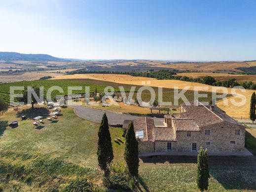 Country House in San Quirico d'Orcia, Province of Siena