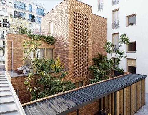 Detached House in Buttes-Chaumont, Villette, Bas Belleville, Paris