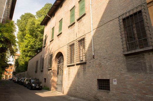 Palazzo a Reggio Emilia, Emilia-Romagna