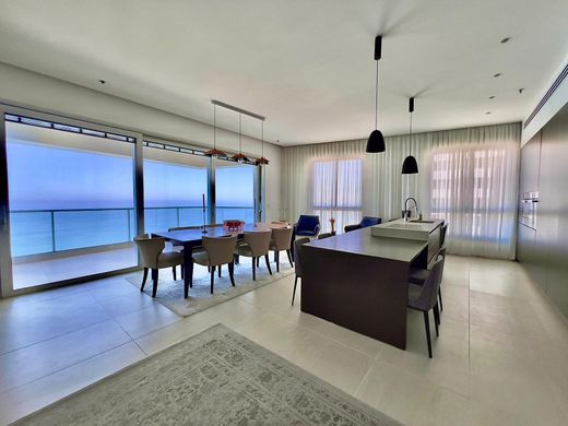 Penthouse in Netanya, Central District