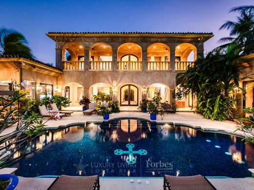 Luxury home in Tamarindo, Santa Cruz