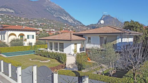 Villa Toscolano Maderno, Brescia ilçesinde