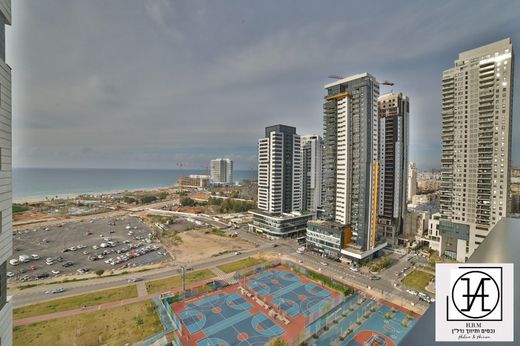 Apartment / Etagenwohnung in Bat Jam, Tel Aviv District