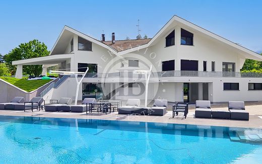 빌라 / Domagnano, Castello di Domagnano