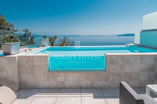 Mehrfamilienhaus in Opatija, Grad Opatija
