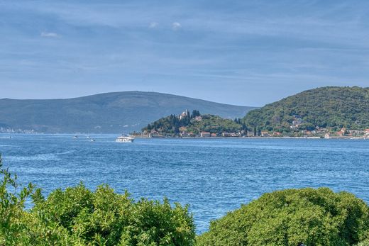 Вилла, Тиват, Tivat