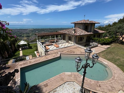 قصر ﻓﻲ Montignoso, Provincia di Massa-Carrara