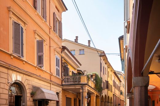 Apartment / Etagenwohnung in Bologna, Emilia-Romagna