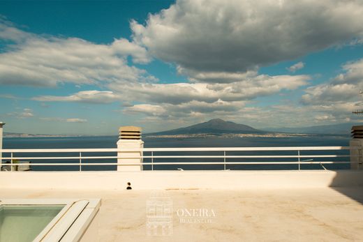 Villa Vico Equense, Napoli ilçesinde