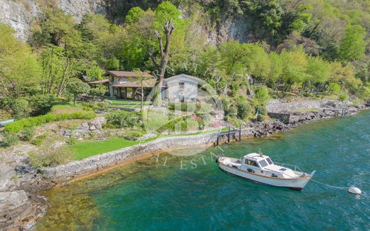 Chalet in Faggeto Lario, Provincia di Como