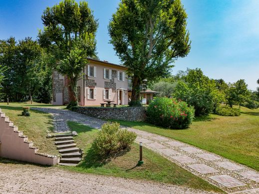 Rural or Farmhouse in Desenzano del Garda, Provincia di Brescia