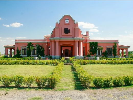 Villa en Empalme Lobos, Provincia de Buenos Aires