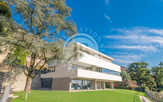Villa for sale in Brescia