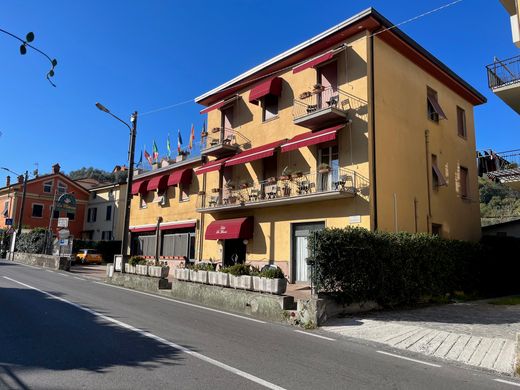 Otel Pugliola, La Spezia ilçesinde