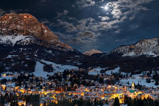 Willa w Cortina d'Ampezzo, Provincia di Belluno