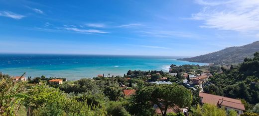 Köy evi Latte, Imperia ilçesinde