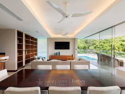 Apartment / Etagenwohnung in Jacó, Garabito