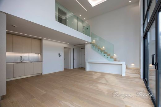 Duplex a Voúla, Nomarchía Anatolikís Attikís