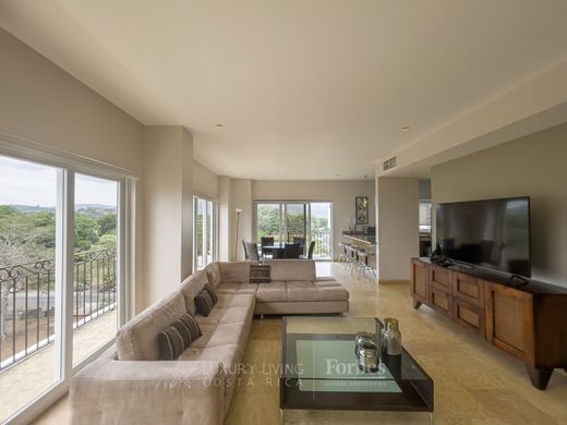 Apartment / Etagenwohnung in Jacó, Garabito