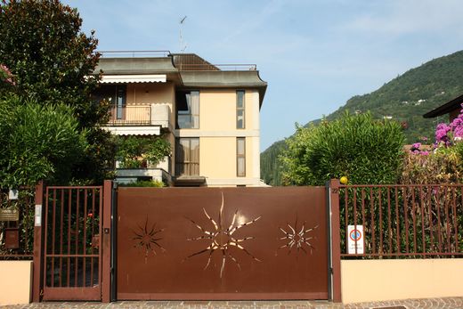 Penthouse Salò, Brescia ilçesinde
