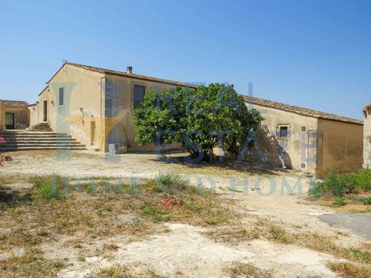 Country House in Noto, Syracuse