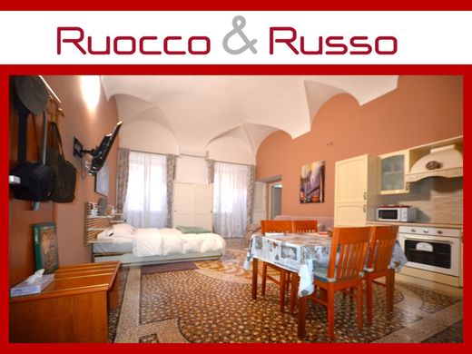 Apartment / Etagenwohnung in Genua, Ligurien
